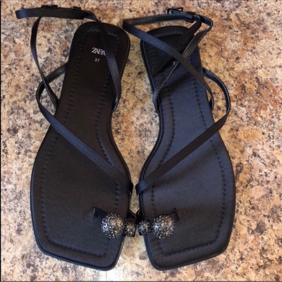 Zara Black Minimalist Sandals NWOT - Picture 1 of 7